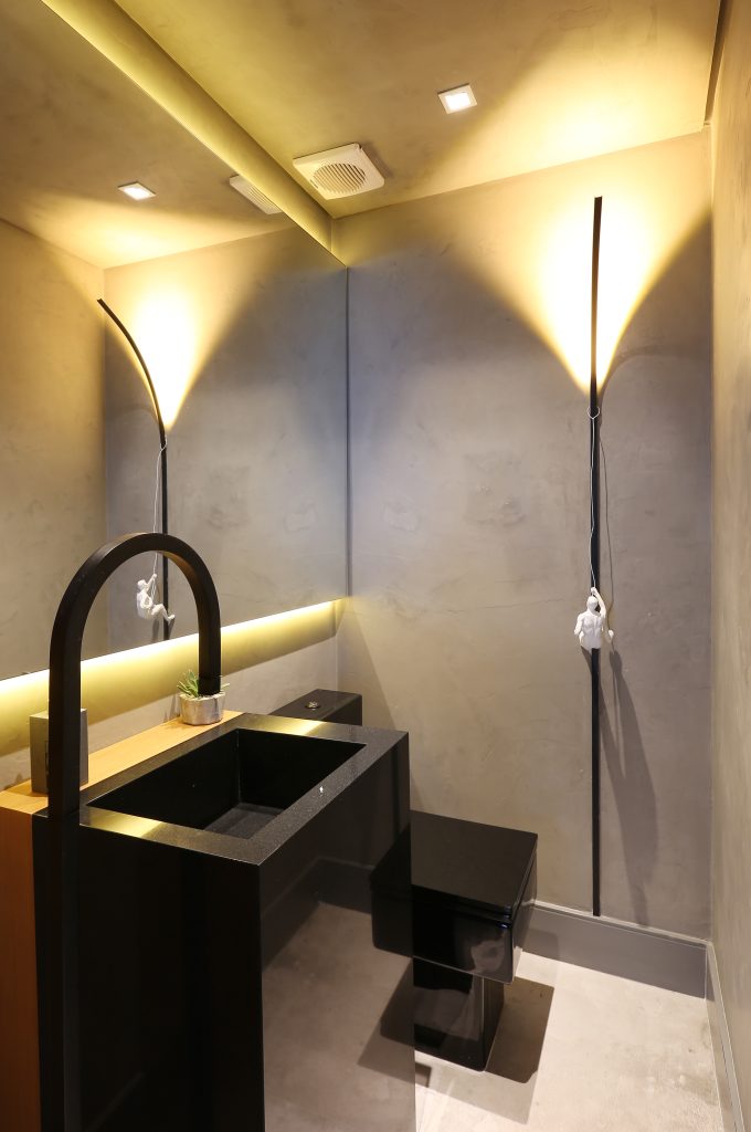 Lavabo com Cimento Queimado, Bancada e Vaso Sanitário Preto