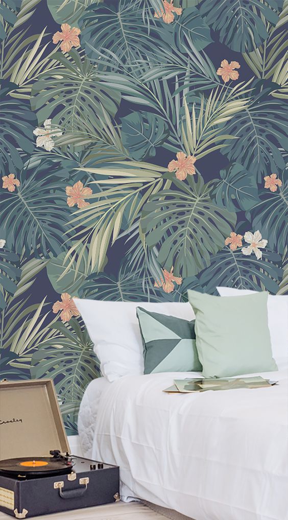 Cabeceira de Cama com Papel de parede com estampa de folhas verdes